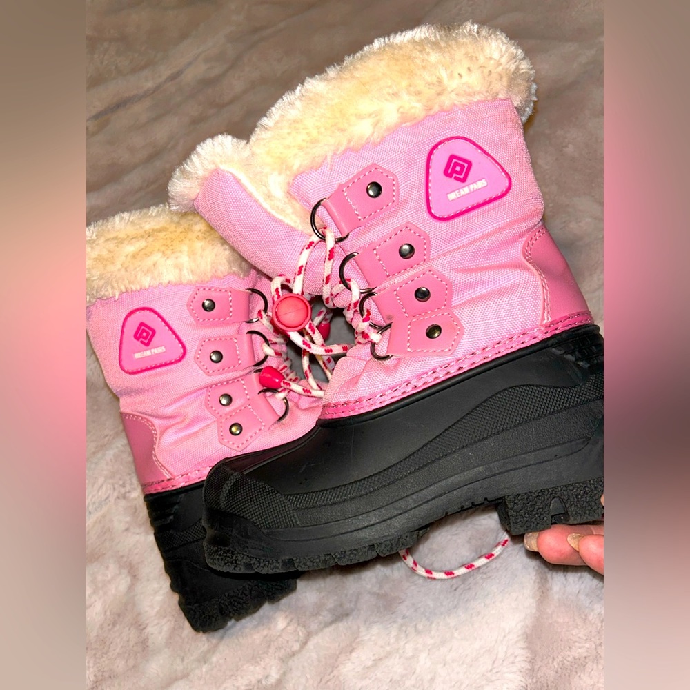 Snow boots